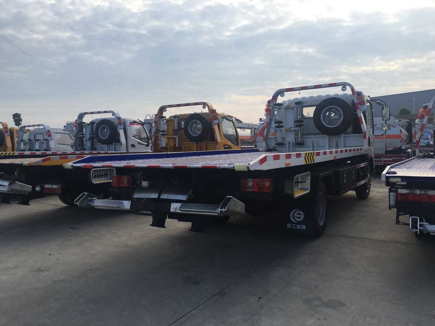 Camion de récupération de chargeur automatique de transport de machines pour le marché philippin