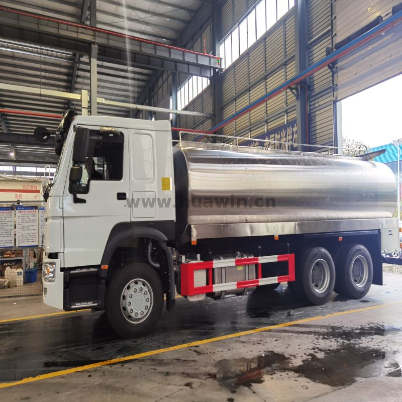 Camion en acier inoxydable HOWO 6X4 Milk Water Tanker 20 Cbm