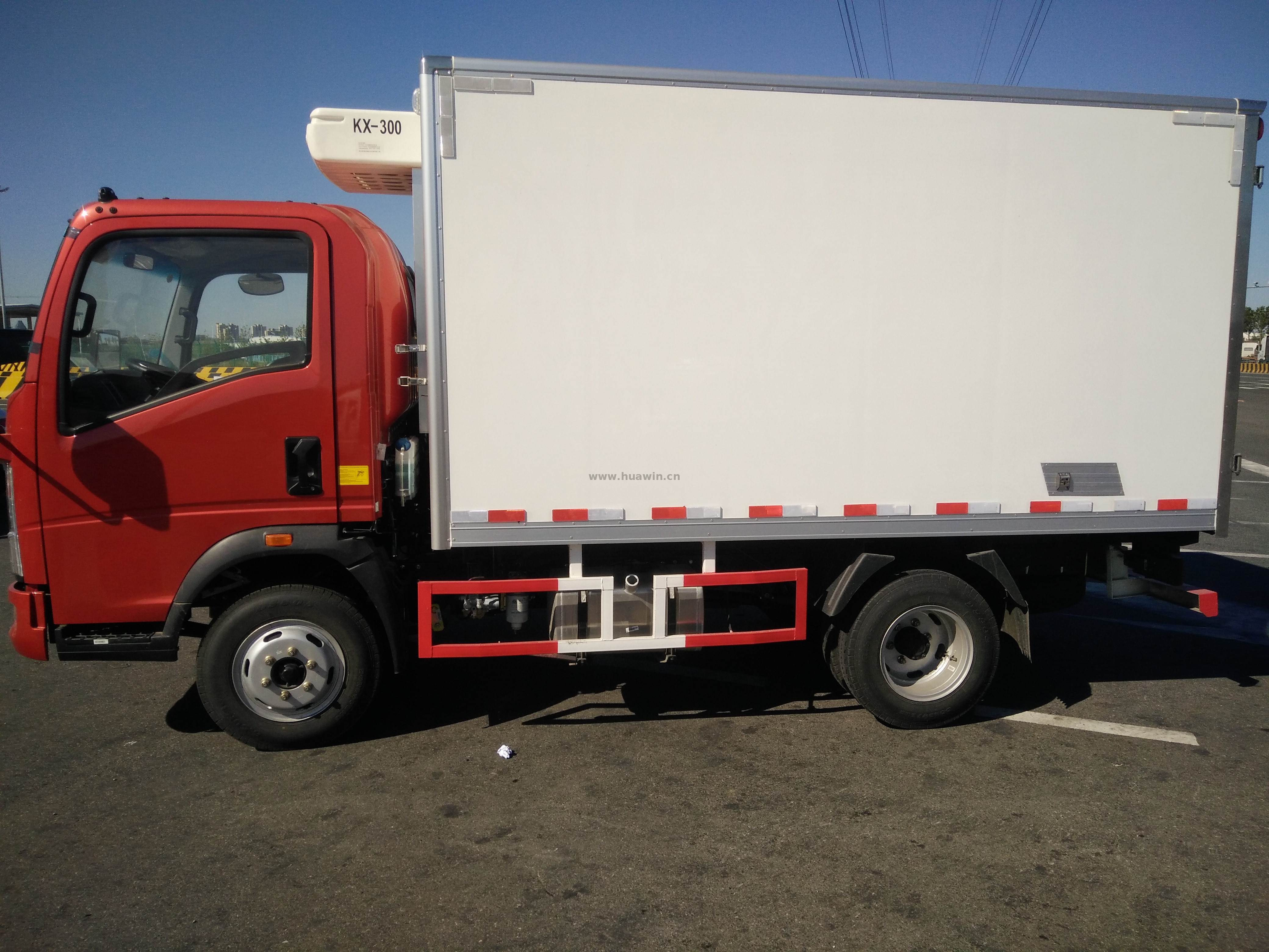 Camion frigorifique SINOTRUK HOWO 4x2 -5 tonnes