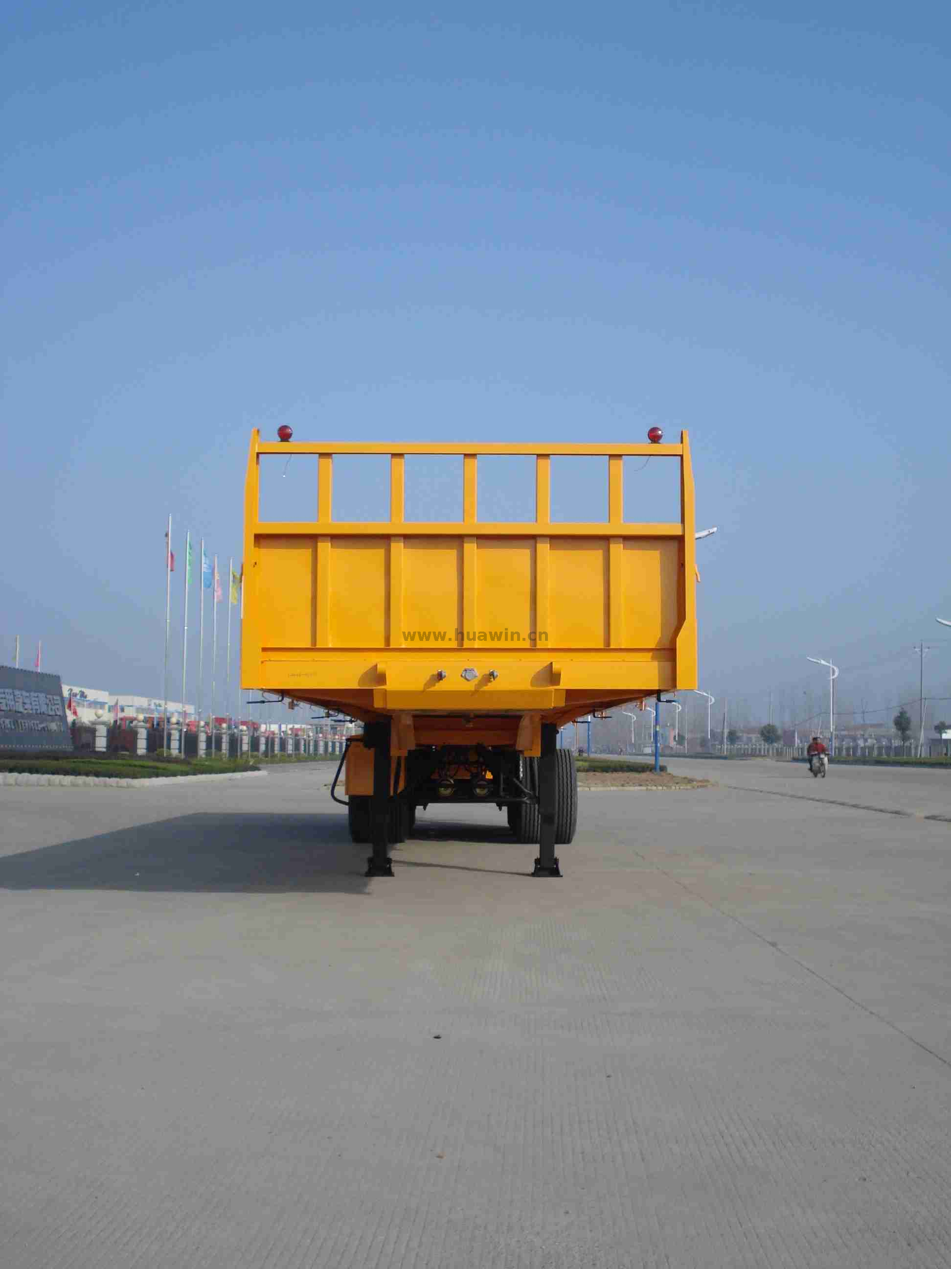 Sinotruk Huawin 3-Axle Wall Side Cargo Truck Semi-remorque