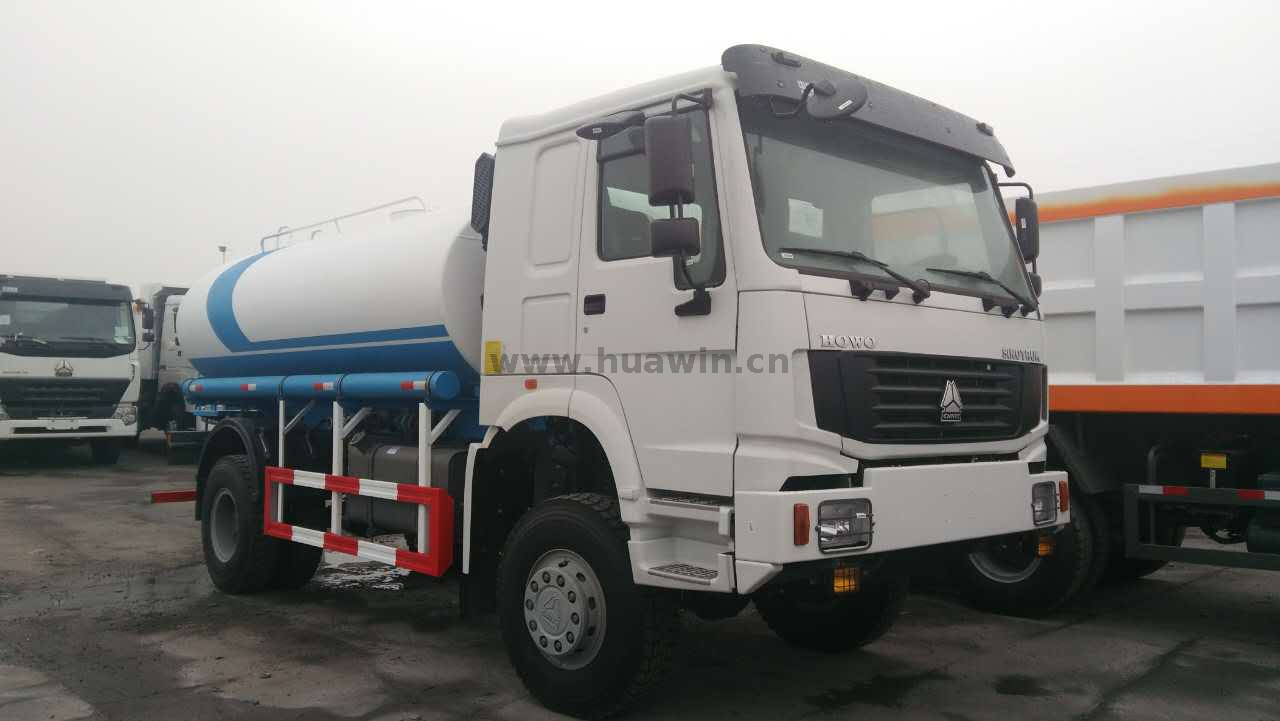 SINOTRUK HOWO 4x4 All-Wheeler-Drive AWD Water Truck -13 000 litres